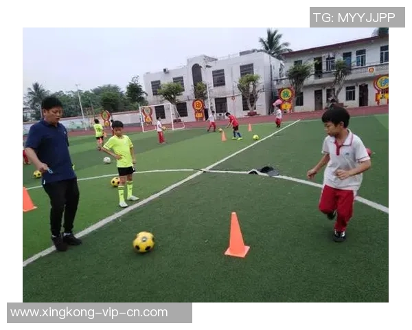 一大堆足球天才齐聚一堂迎接新时代的挑战与辉煌